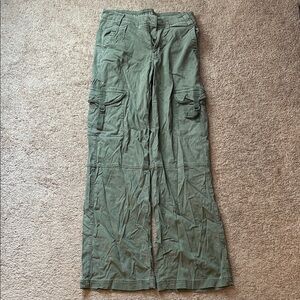American Eagle Outfitters Green Stretchy Cargo Pants